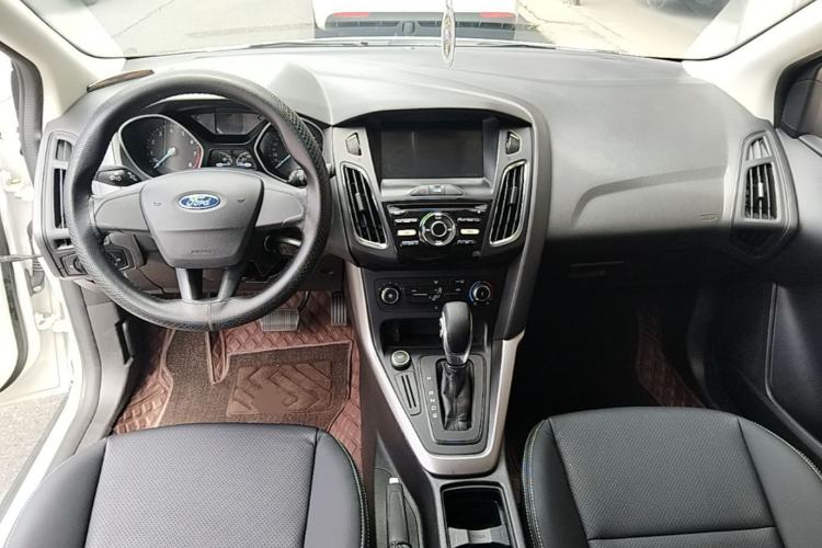 Used Ford Focus 2017 Hatchback 1.6L Automatic Comfort Plus SmartDrive Edition Center Console