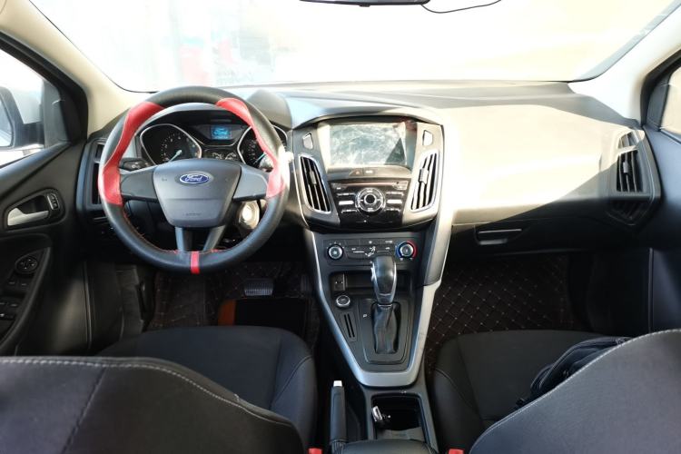 Used Ford Focus 2017 Hatchback 1.6L Automatic Comfort Plus SmartDrive Edition Center Console