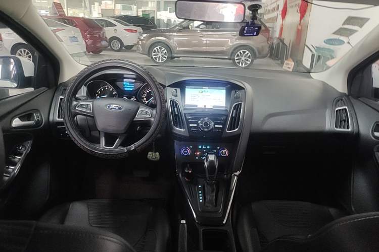 Used Ford Focus 2017 Hatchback 1.6L Automatic Fashion Edition Smart Drive Version Center Console