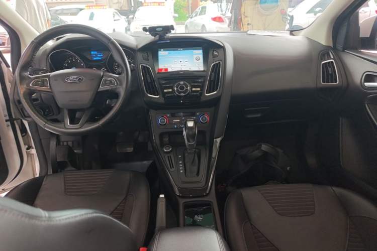 Used Ford Focus 2017 Hatchback 1.6L Automatic Fashion Edition Smart Drive Version Center Console