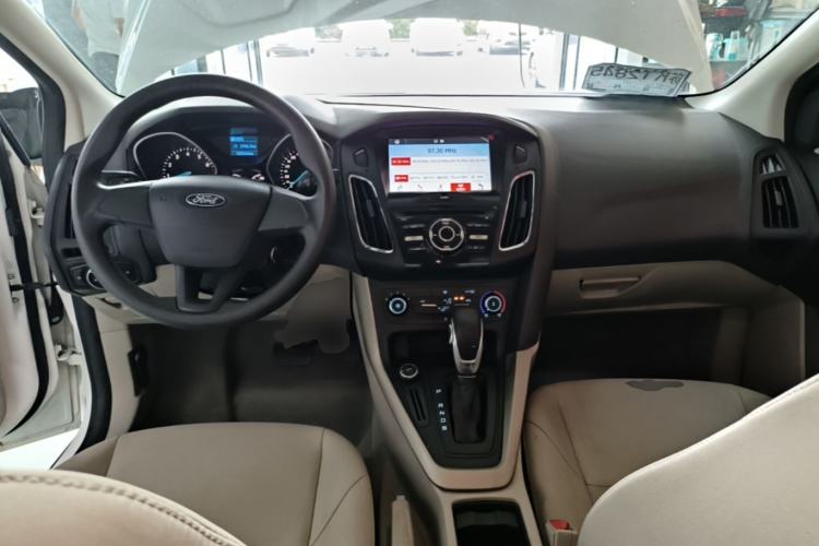 Used Ford Focus 2017 Sedan 1.6L Automatic Comfort Plus SmartDrive Edition Center Console