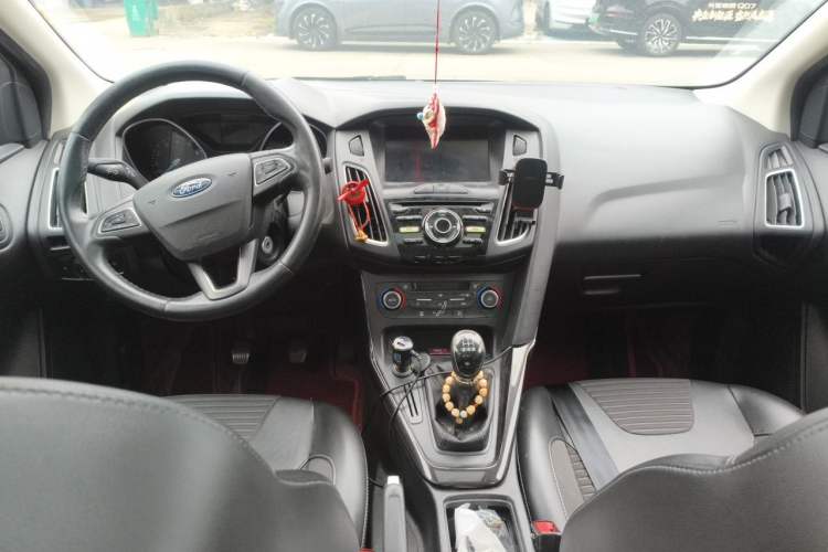 Used Ford Focus 2017 Sedan 1.6L Manual Fashion Edition Smart Drive Version Center Console