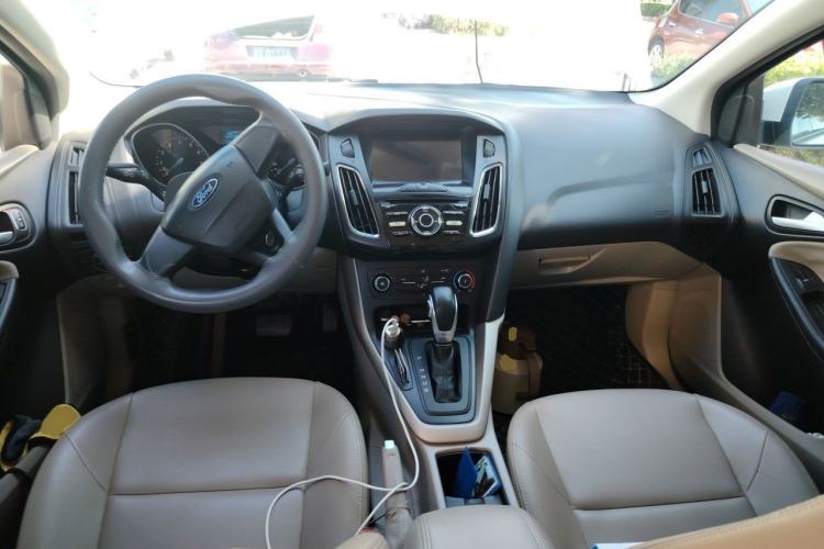 Used Ford Focus 2017 Sedan 1.6L Automatic Comfort Plus SmartDrive Edition Center Console