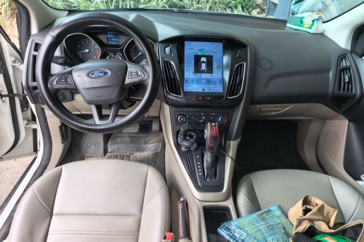 Used Ford Focus 2017 Sedan 1.6L Automatic Comfort Plus SmartDrive Edition Center Console