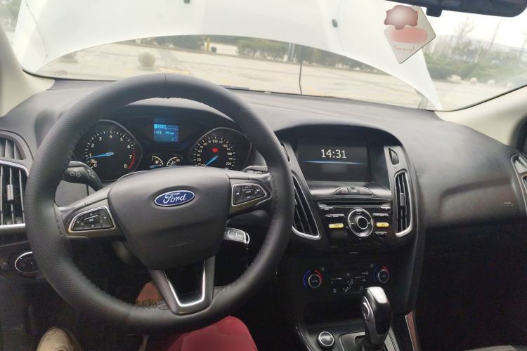 Used Ford Focus 2017 Sedan 1.6L Automatic Fashion Edition Smart Drive Version Center Console