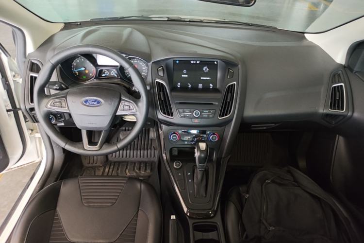 Used Ford Focus 2017 Sedan EcoBoost 180 Automatic Elite Model Center Console