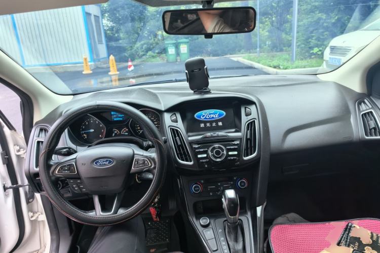 Used Ford Focus 2017 Hatchback EcoBoost 125 Automatic - Ultra-Powerful Style Edition with Smart Drive Features Center Console