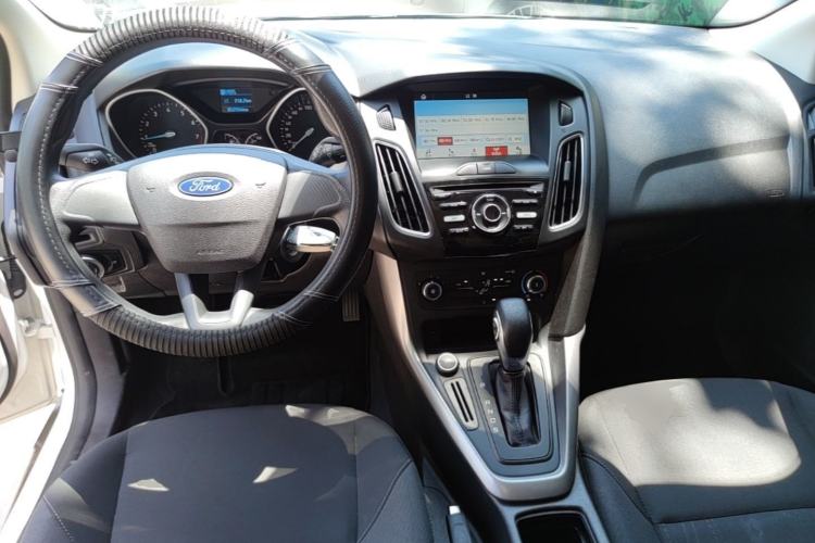 Used Ford Focus 2017 Hatchback 1.6L Automatic Comfort Plus SmartDrive Edition Center Console