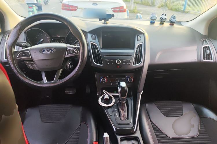Used Ford Focus 2017 1.5T CTCC White and Black Limited Edition Center Console