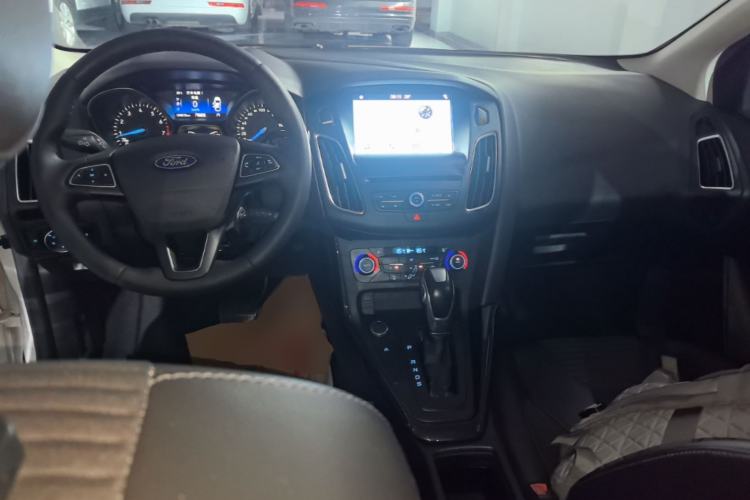 Used Ford Focus 2017 Sedan EcoBoost 180 Automatic Elite Model Center Console