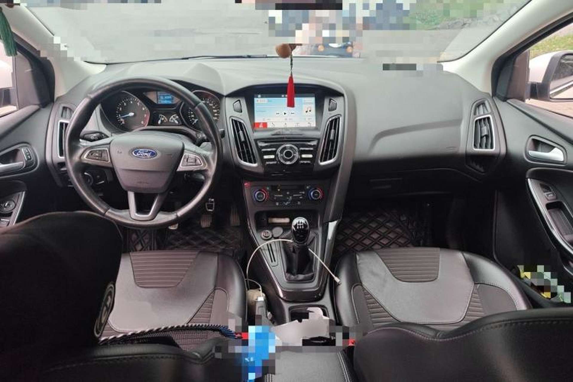 Used Ford Focus 2017 Sedan EcoBoost 125 Manual – Ultra-Style Edition with SmartDrive Features Center Console