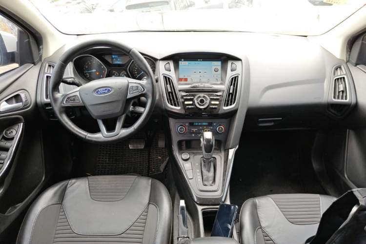 Used Ford Focus 2017 Sedan EcoBoost 125 Automatic Supreme Style SmartDrive Edition Center Console