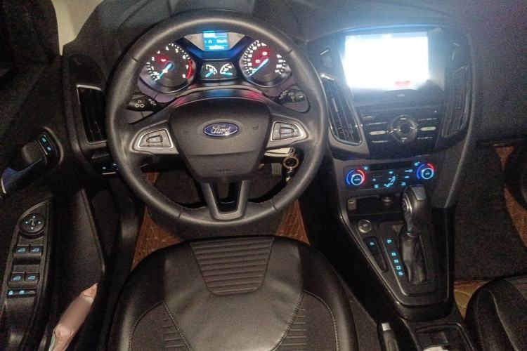 Used Ford Focus 2017 Hatchback EcoBoost 125 Automatic - Ultra-Powerful Style Edition with Smart Drive Features Center Console