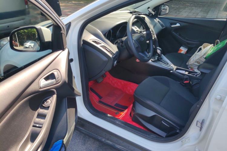 Used Ford Focus 2017 Hatchback 1.6L Automatic Comfort Plus SmartDrive Edition Driver Seat