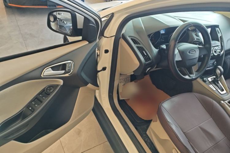 Used Ford Focus 2017 Sedan 1.6L Automatic Comfort Plus SmartDrive Edition Driver Seat