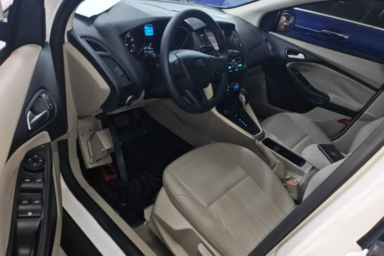 Used Ford Focus 2017 Sedan 1.6L Automatic Comfort Plus SmartDrive Edition Driver Seat