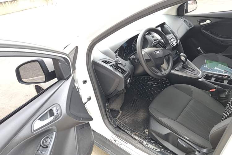 Used Ford Focus 2017 Hatchback 1.6L Automatic Comfort Plus SmartDrive Edition Driver Seat