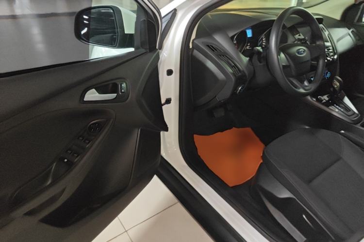 Used Ford Focus 2017 Hatchback 1.6L Automatic Comfort Plus SmartDrive Edition Driver Seat