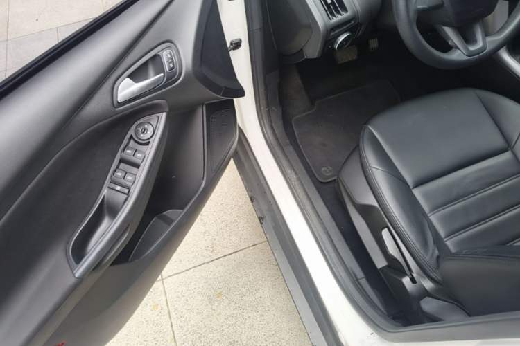 Used Ford Focus 2017 Hatchback 1.6L Automatic Comfort Plus SmartDrive Edition Driver Seat