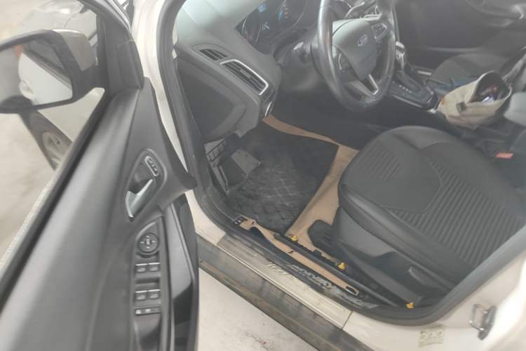 Used Ford Focus 2017 Sedan 1.6L Automatic Fashion Edition Smart Drive Version Driver Seat