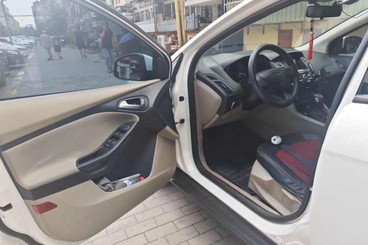 Used Ford Focus 2017 Sedan 1.6L Automatic Comfort Plus SmartDrive Edition Driver Seat