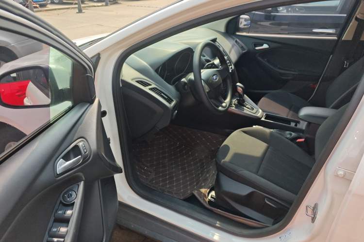 Used Ford Focus 2017 Hatchback 1.6L Automatic Comfort Plus SmartDrive Edition Driver Seat