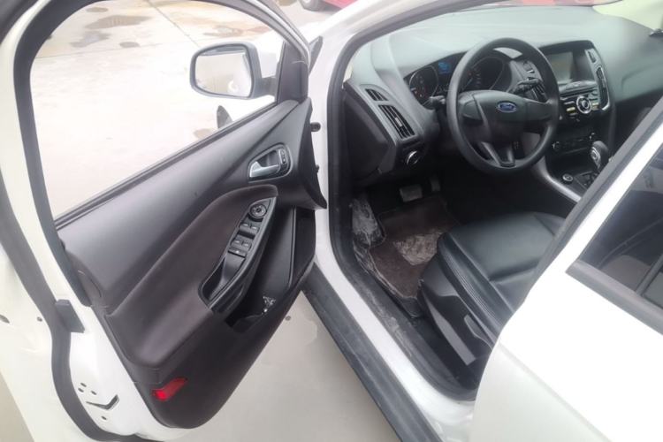 Used Ford Focus 2017 Hatchback 1.6L Automatic Comfort Plus SmartDrive Edition Driver Seat