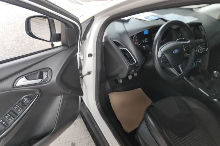 Used Ford Focus 2017 Sedan 1.6L Manual Fashion Edition Smart Drive Version Driver Seat