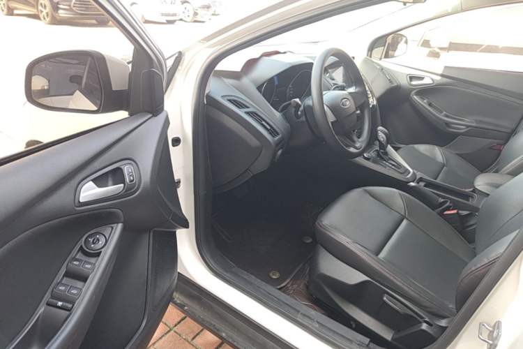 Used Ford Focus 2017 Hatchback 1.6L Automatic Comfort Plus SmartDrive Edition Driver Seat