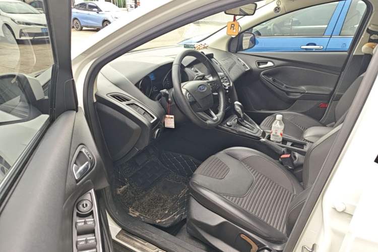 Used Ford Focus 2017 Hatchback EcoBoost 125 Automatic - Ultra-Powerful Style Edition with Smart Drive Features Driver Seat