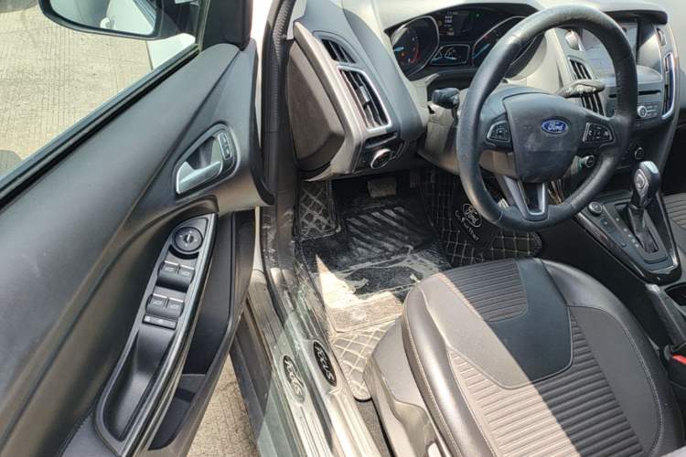 Used Ford Focus 2017 Sedan EcoBoost 180 Automatic Elite Model Driver Seat