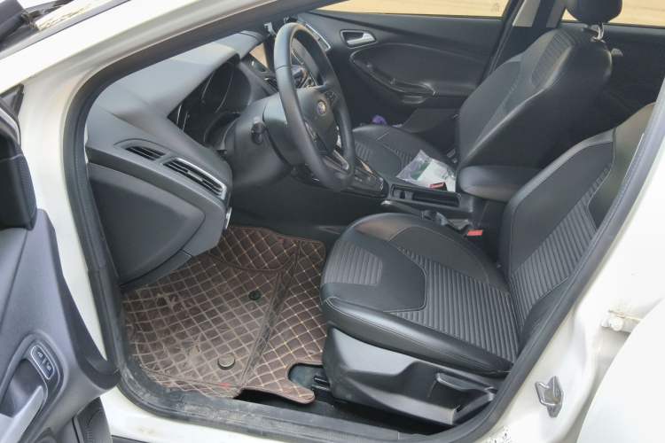 Used Ford Focus 2017 Sedan 1.6L Automatic Fashion Edition Smart Drive Version Driver Seat