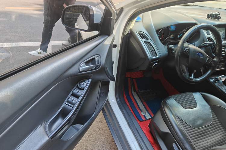 Used Ford Focus 2017 Sedan 1.6L Automatic Fashion Edition Smart Drive Version Driver Seat