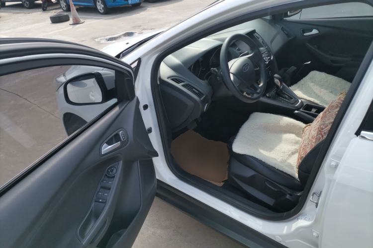 Used Ford Focus 2017 Hatchback 1.6L Automatic Comfort Plus SmartDrive Edition Driver Seat