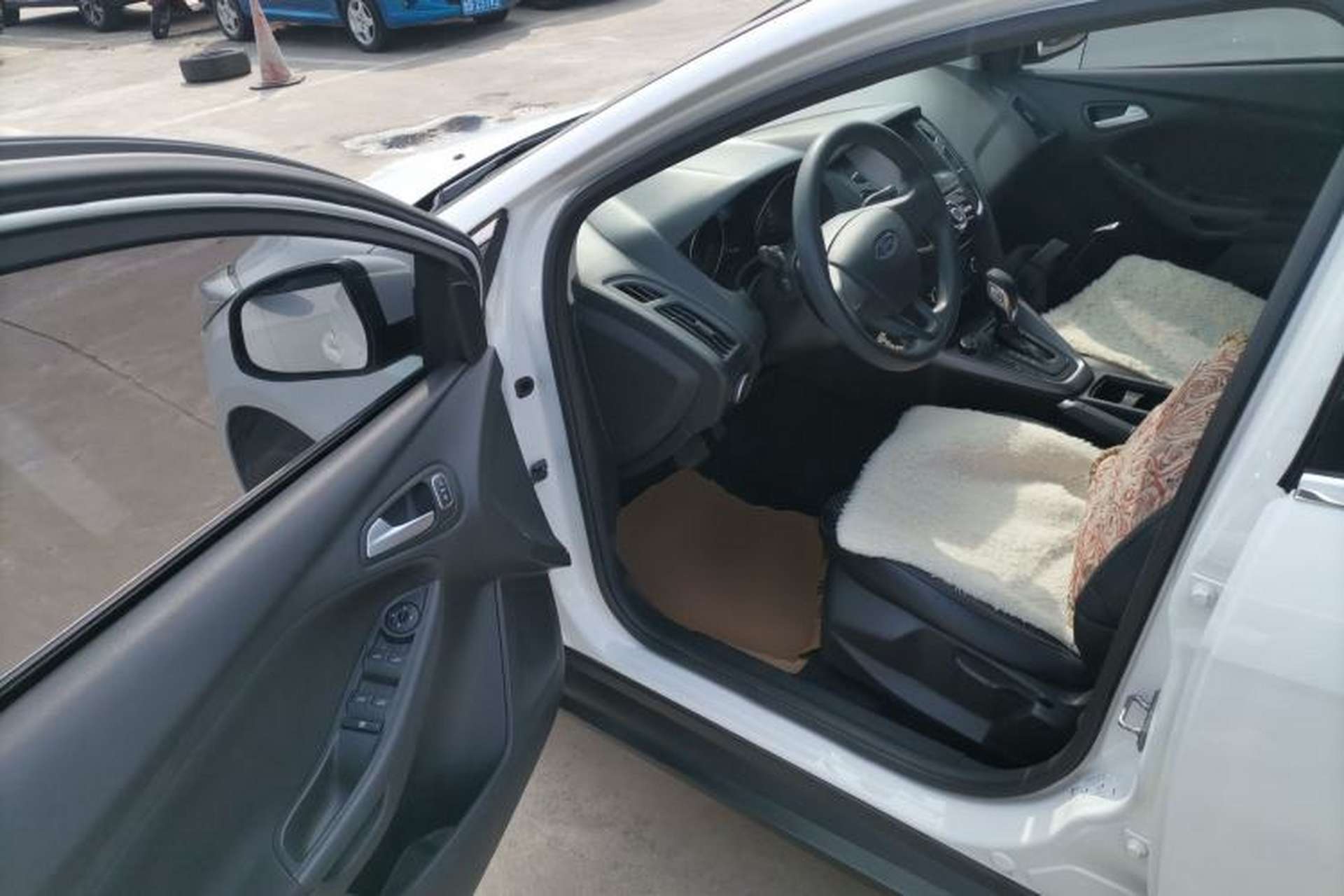 Used Ford Focus 2017 Hatchback 1.6L Automatic Comfort Plus SmartDrive Edition Driver Seat