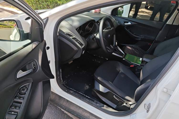 Used Ford Focus 2017 Hatchback 1.6L Automatic Comfort Plus SmartDrive Edition Driver Seat
