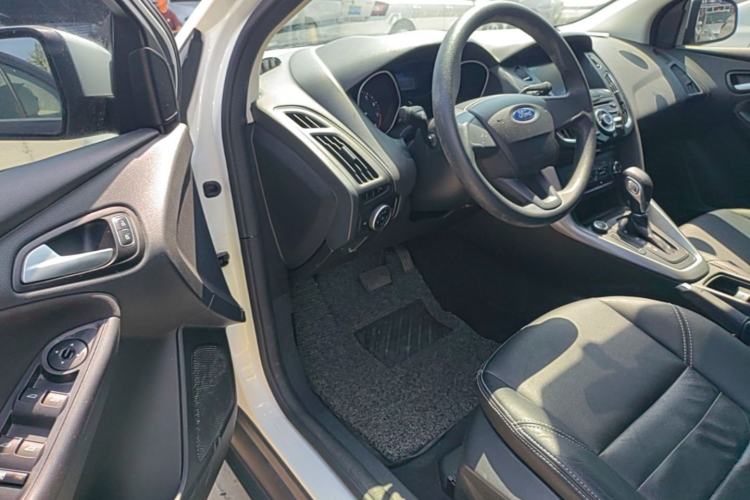 Used Ford Focus 2017 Hatchback 1.6L Automatic Comfort Plus SmartDrive Edition Driver Seat