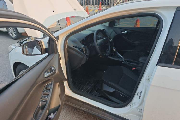 Used Ford Focus 2017 Hatchback 1.6L Automatic Comfort Plus SmartDrive Edition Driver Seat