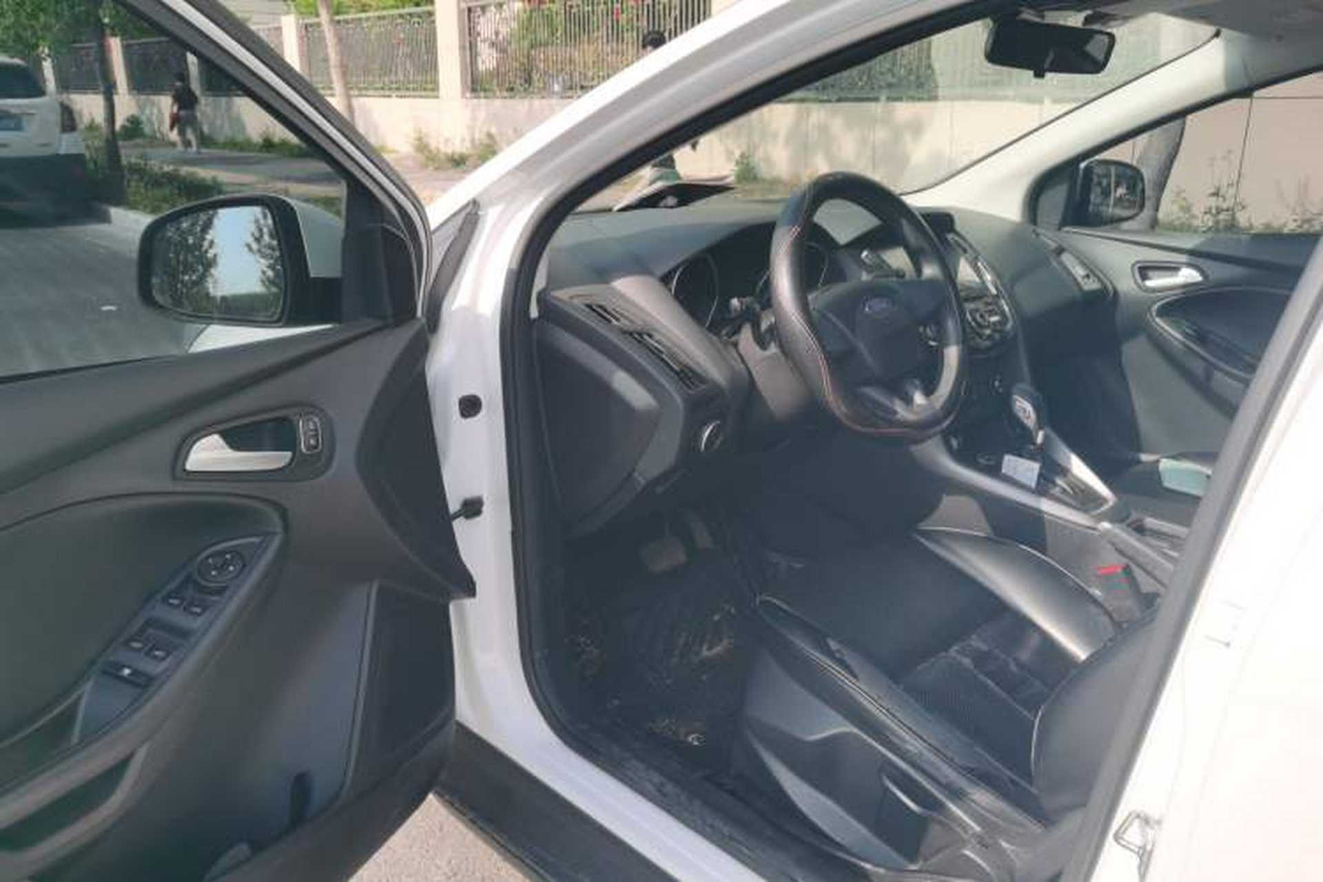 Used Ford Focus 2017 Hatchback 1.6L Automatic Comfort Plus SmartDrive Edition Driver Seat
