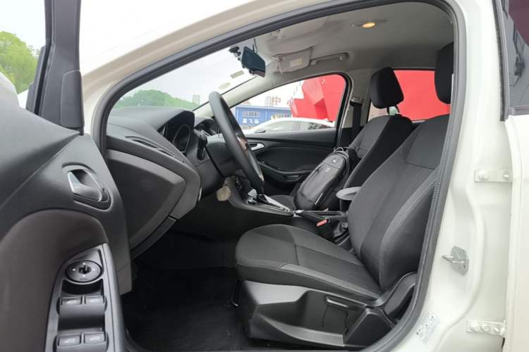 Used Ford Focus 2017 Hatchback 1.6L Automatic Comfort Plus SmartDrive Edition Driver Seat