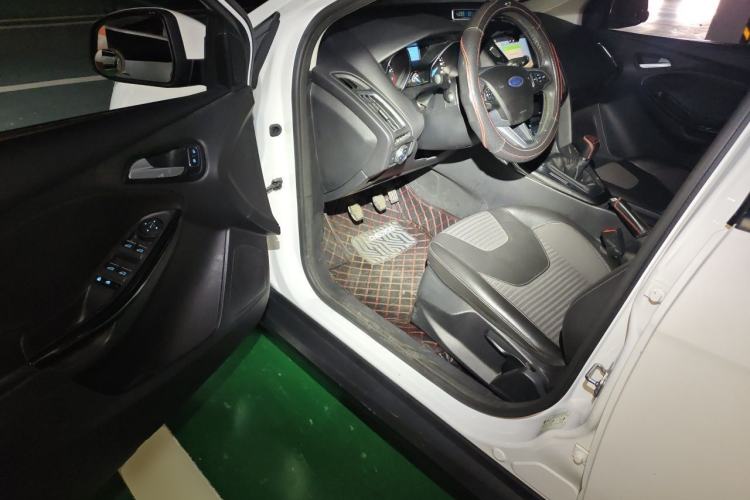 Used Ford Focus 2017 Hatchback 1.6L Manual Fashion Edition SmartDrive Version Driver Seat