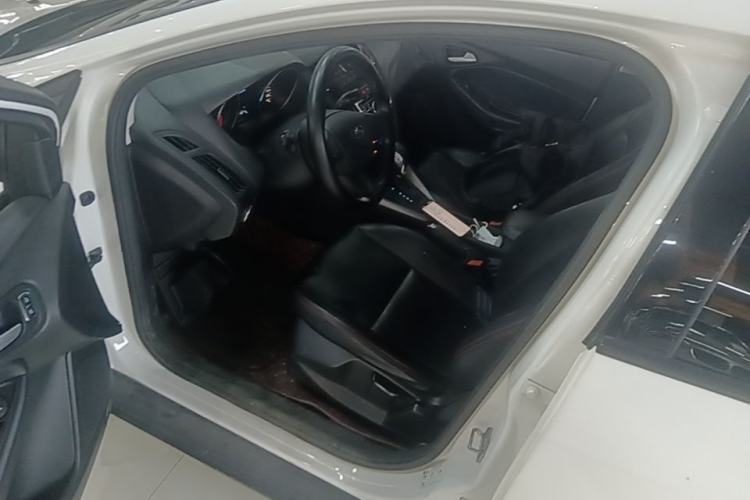 Used Ford Focus 2017 Hatchback 1.6L Automatic Comfort Plus SmartDrive Edition Driver Seat