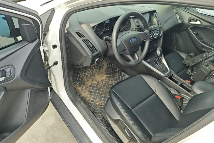 Used Ford Focus 2017 Hatchback 1.6L Automatic Comfort Plus SmartDrive Edition Driver Seat