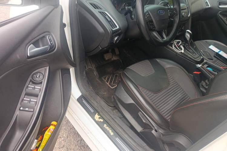 Used Ford Focus 2017 1.5T CTCC White and Black Limited Edition Driver Seat