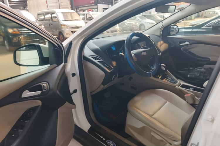 Used Ford Focus 2017 Sedan 1.6L Automatic Comfort Plus SmartDrive Edition Driver Seat