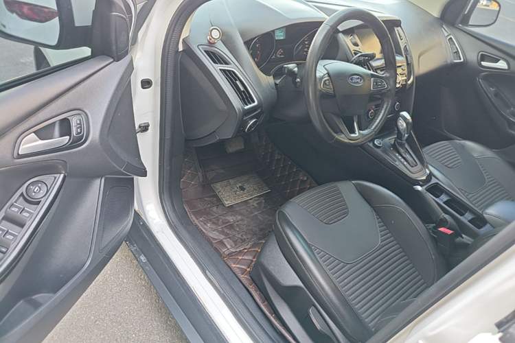 Used Ford Focus 2017 Hatchback 1.6L Automatic Fashion Edition Smart Drive Version Driver Seat
