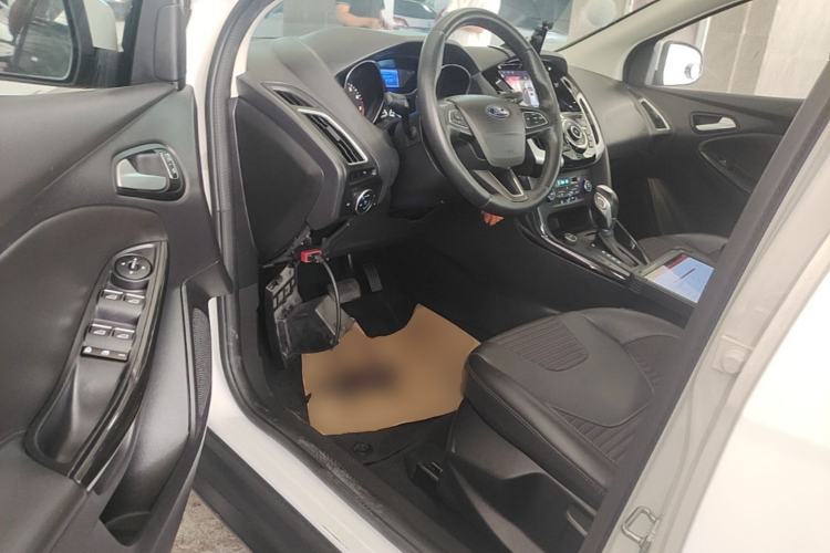 Used Ford Focus 2017 Sedan 1.6L Automatic Fashion Edition Smart Drive Version Driver Seat