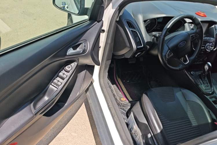Used Ford Focus 2017 Hatchback 1.6L Automatic Fashion Edition Smart Drive Version Driver Seat