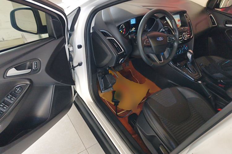 Used Ford Focus 2017 Hatchback EcoBoost 125 Automatic - Ultra-Powerful Style Edition with Smart Drive Features Driver Seat