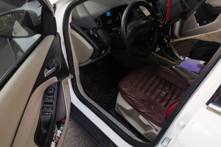 Used Ford Focus 2017 Sedan 1.6L Automatic Comfort Plus SmartDrive Edition Driver Seat